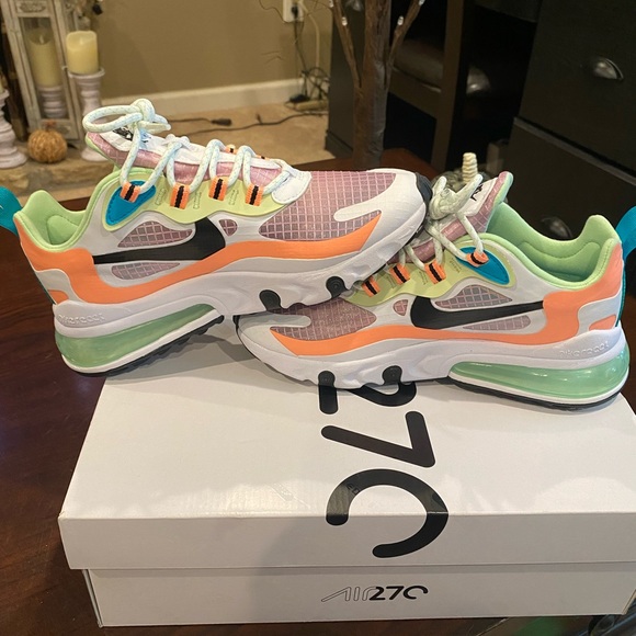 Air Max 270 React SE - Picture 6 of 9